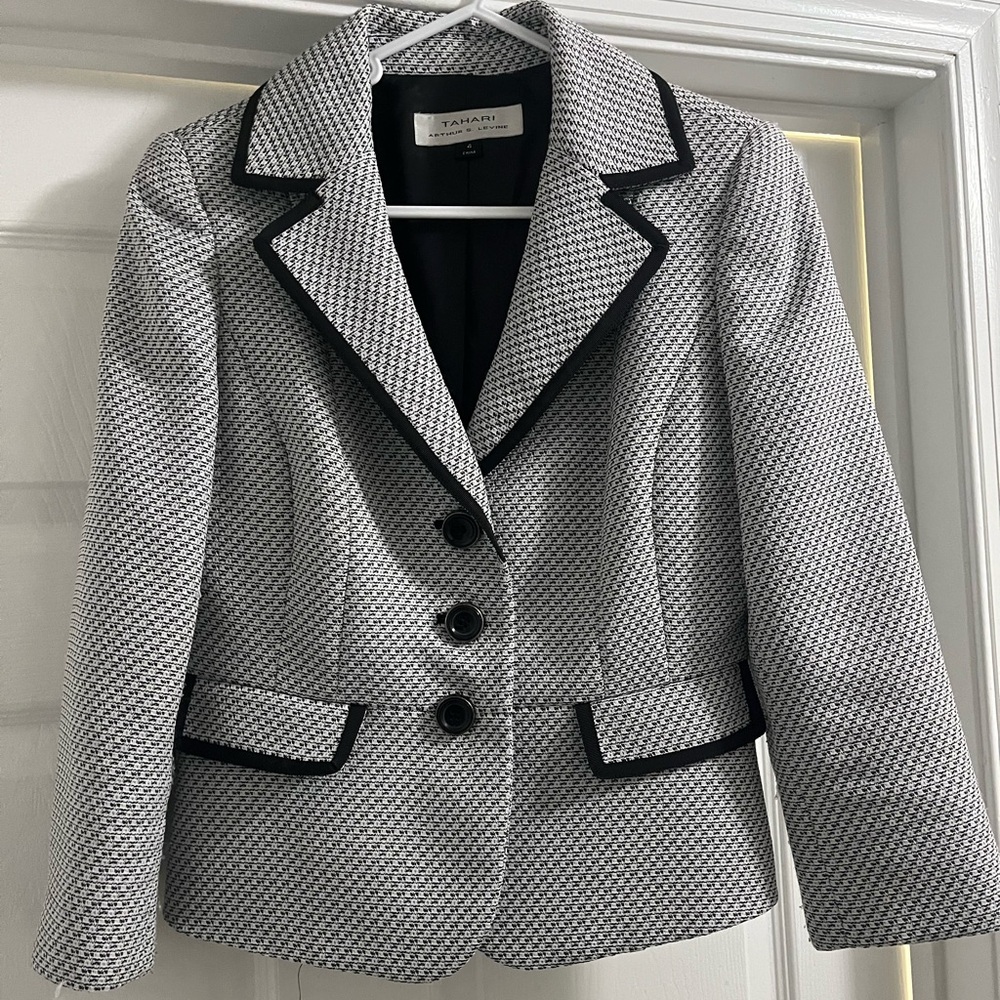 Tahari ASL Black and White Houndstooth Blazer